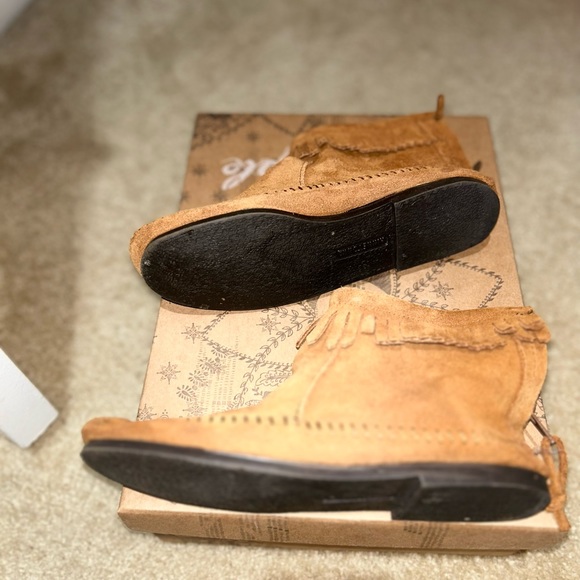 Minnetonka booties - Picture 4 of 4